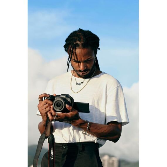 Canon EOS R7 RF-S18-150mm IS STM