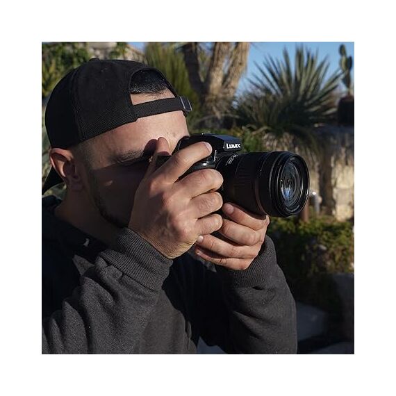 Panasonic Lumix S 28-200mm f/4-7.1 MACRO O.I.S.