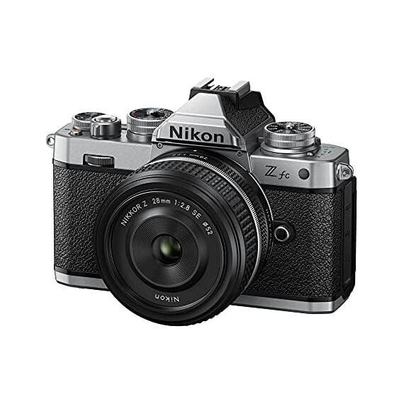 Nikon Z fc con lente luminoso f/2.8