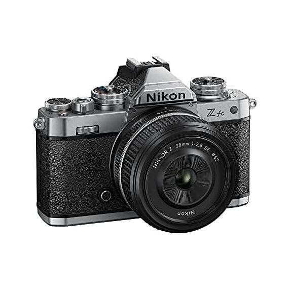 Nikon Z fc con lente luminoso f/2.8