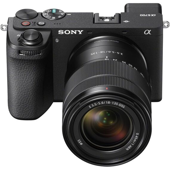 Sony A6700 Kit con 18-135mm (ILCE-6700M)