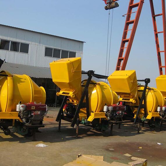 Mezclador de hormigón con batería de carga automática